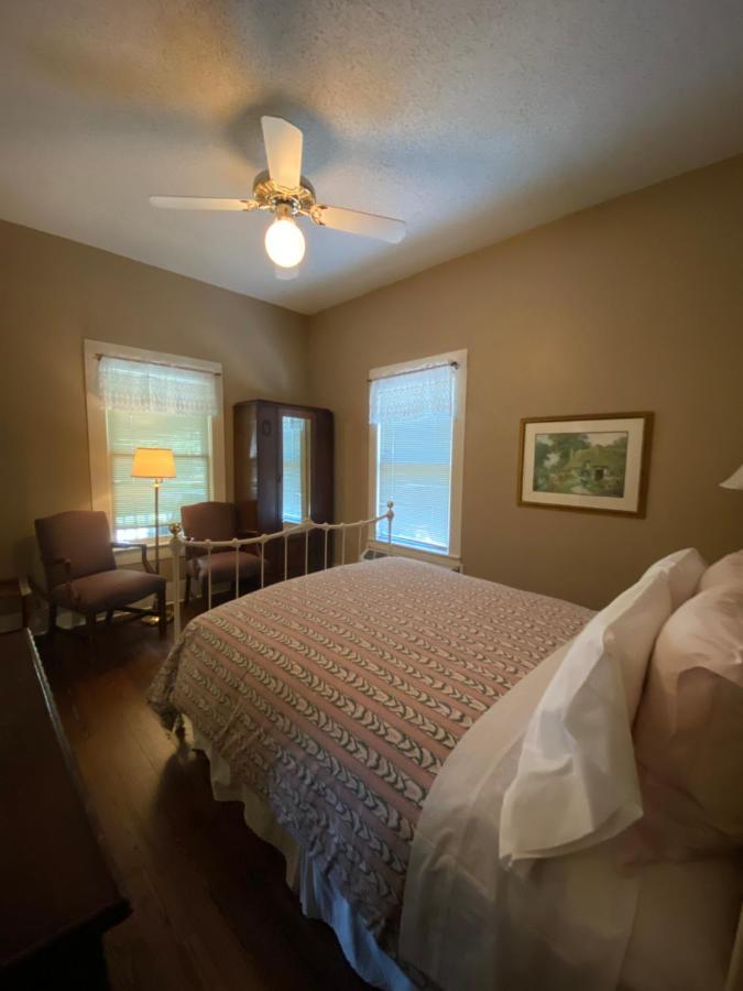 Inn On The River Glen Rose Exterior photo
