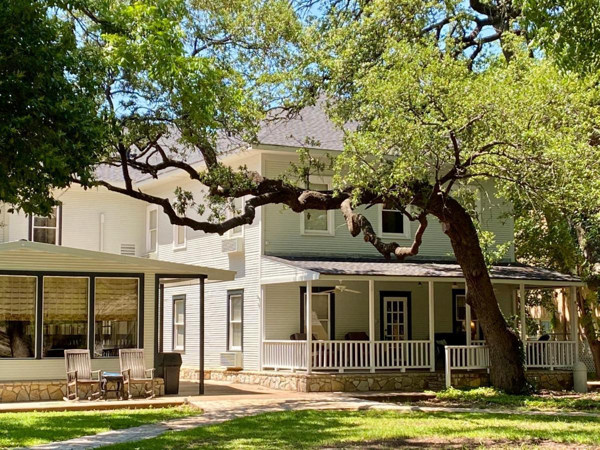 Inn On The River Glen Rose Exterior photo