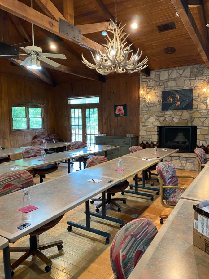 Inn On The River Glen Rose Exterior photo