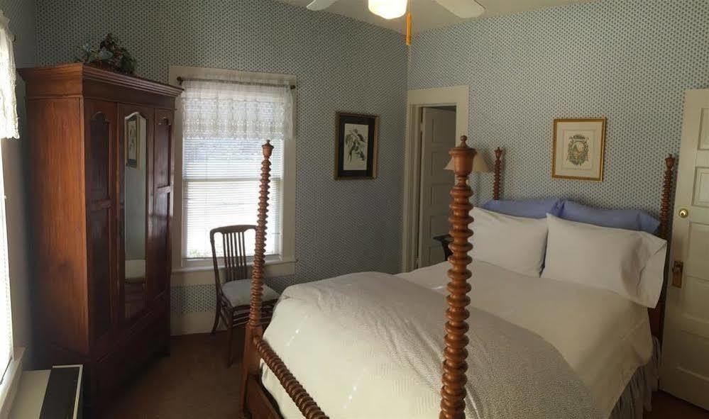 Inn On The River Glen Rose Exterior photo