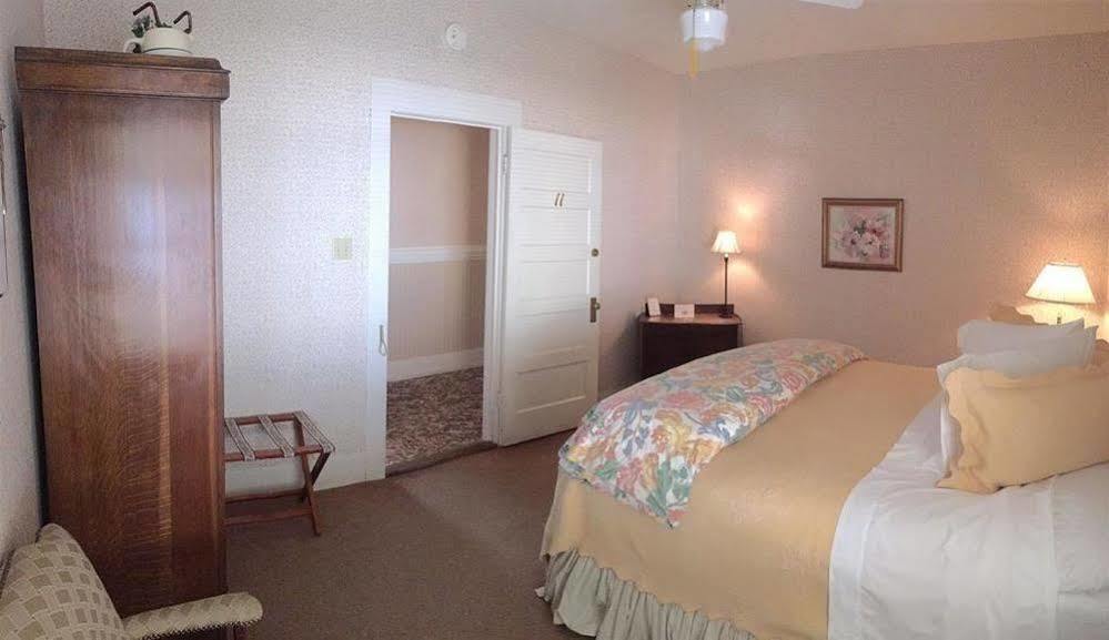 Inn On The River Glen Rose Exterior photo