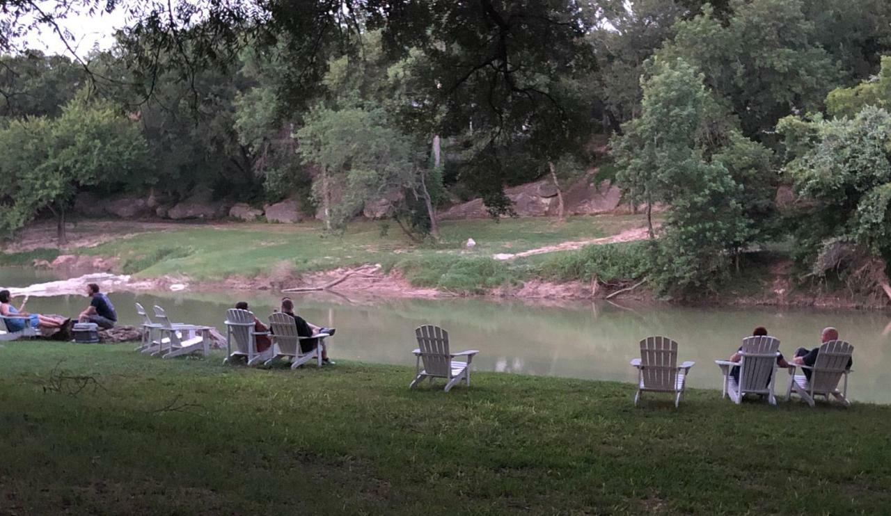 Inn On The River Glen Rose Exterior photo