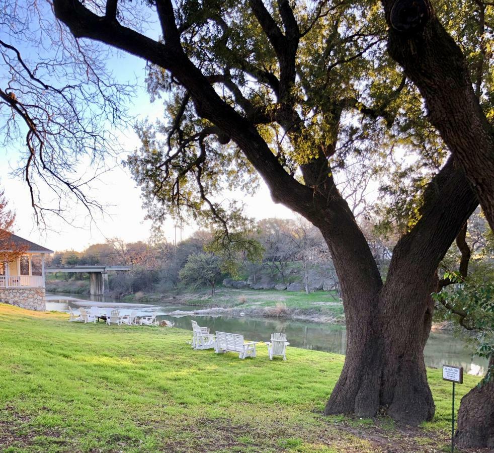 Inn On The River Glen Rose Exterior photo